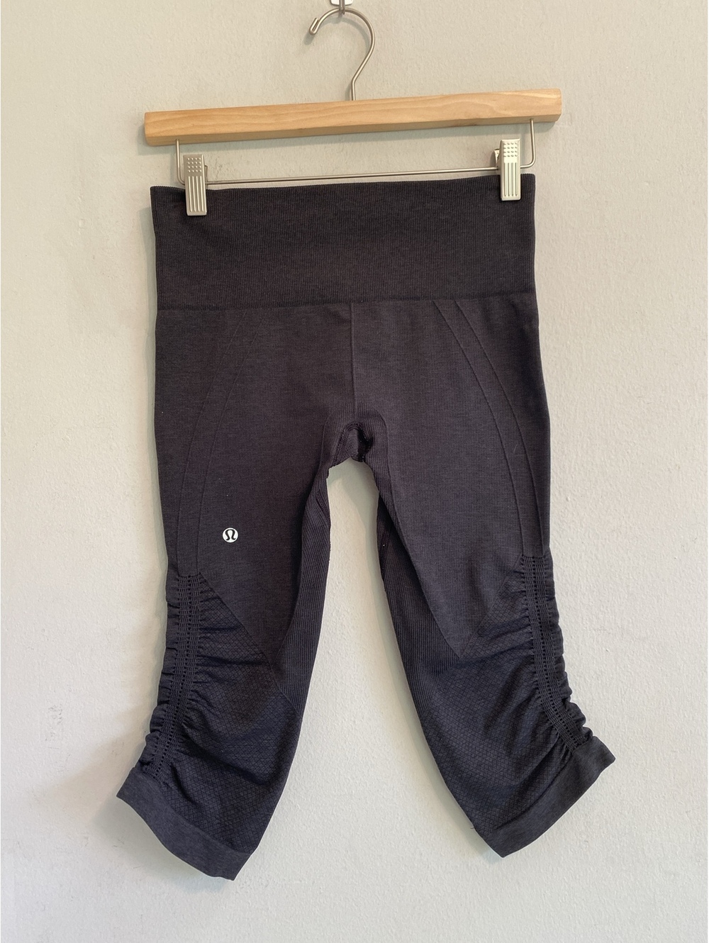 Lululemon Black Ruched Seamless Capri Leggings Size 4